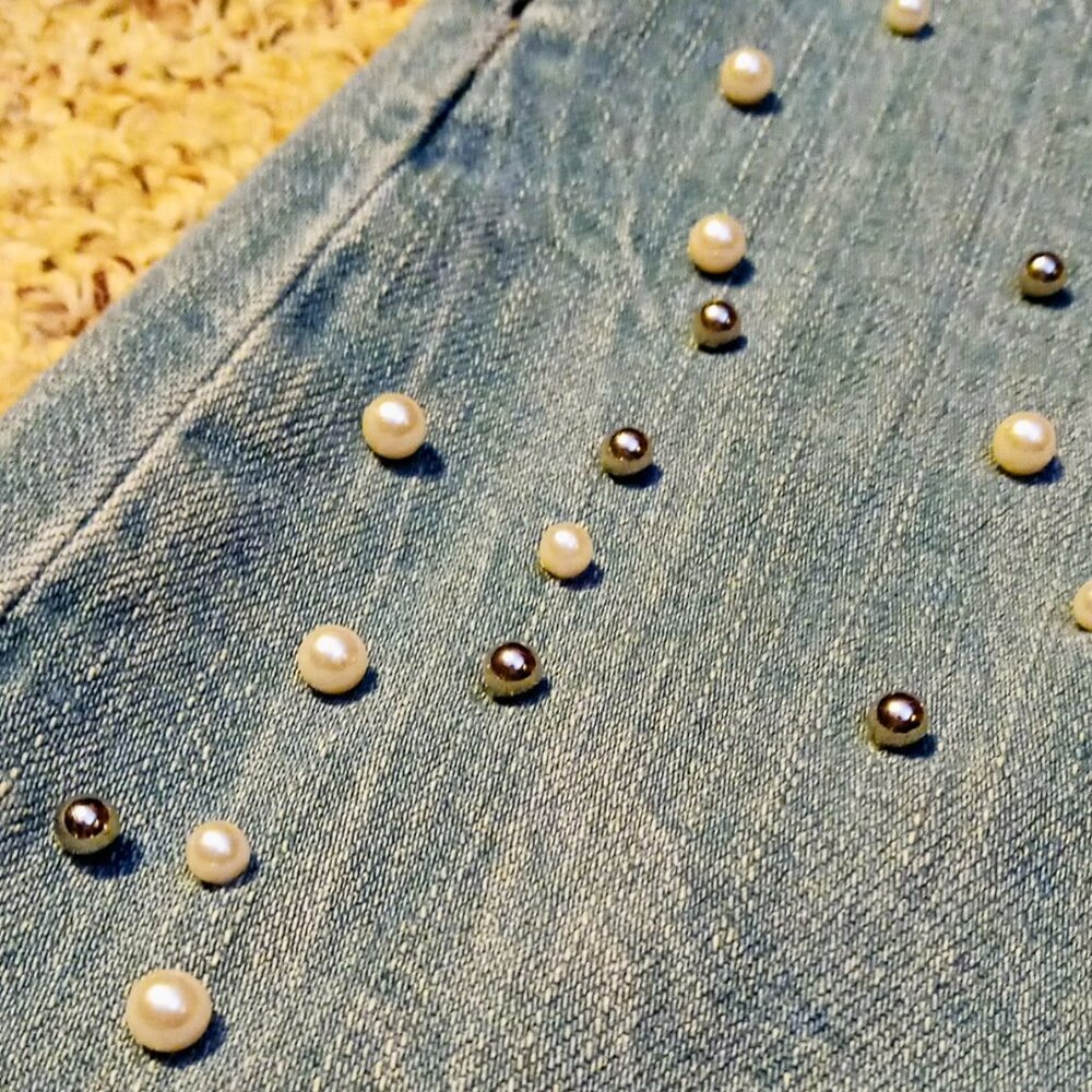 SOLD!!! - Maurices Blue Denim Capris w/Pearl & Silver Accents Women's Frayed Hem - Picture 14 of 16